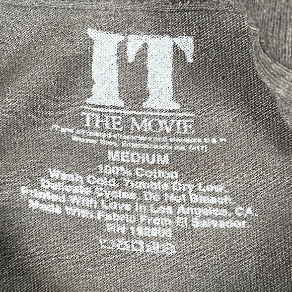 Stephen King's IT Aren't You Gonna Say Hello T-Shirt Size Medium - Picture 3 of 3